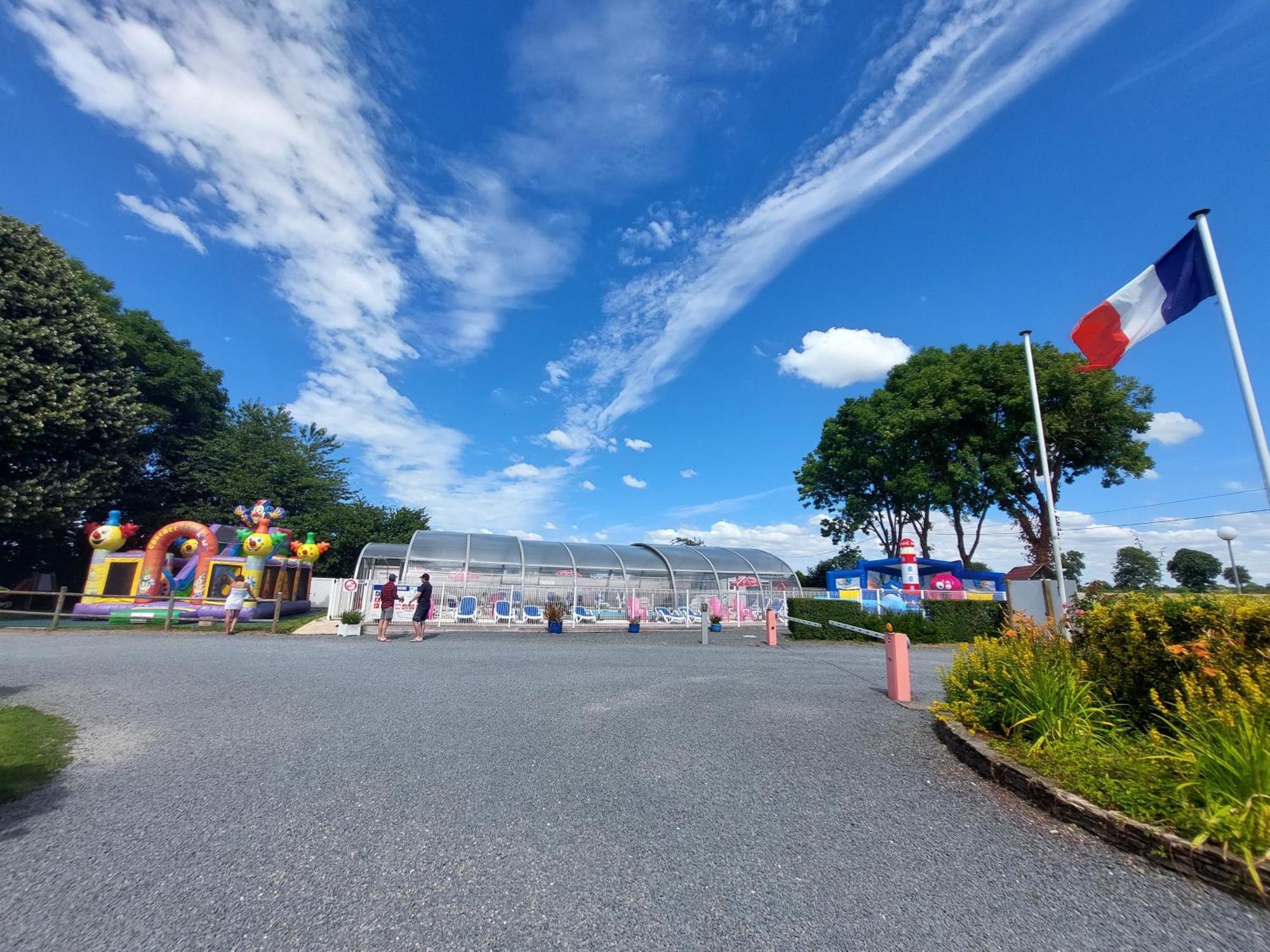 Camping Le Clos De Balleroy Dış mekan fotoğraf