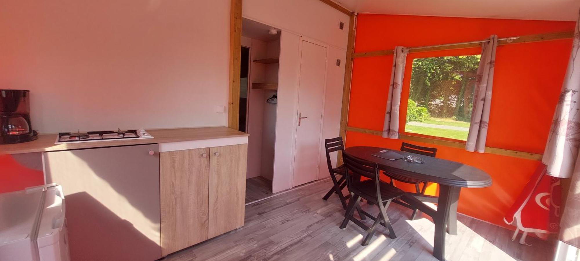 Camping Le Clos De Balleroy Oda fotoğraf