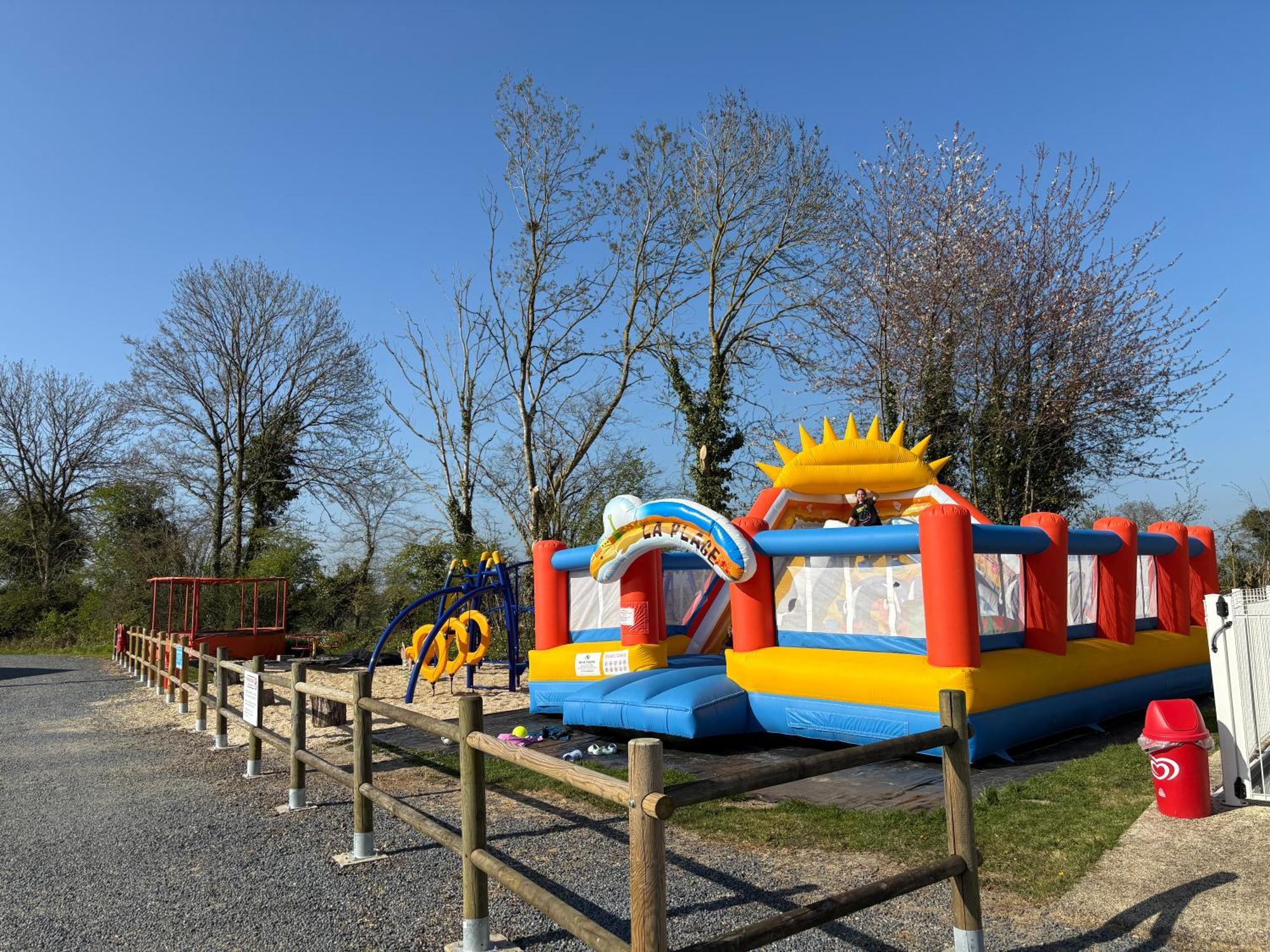 Camping Le Clos De Balleroy Dış mekan fotoğraf