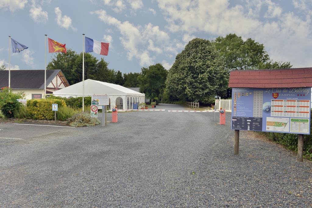 Camping Le Clos De Balleroy Dış mekan fotoğraf
