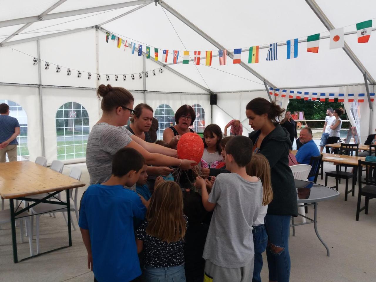 Camping Le Clos De Balleroy Dış mekan fotoğraf