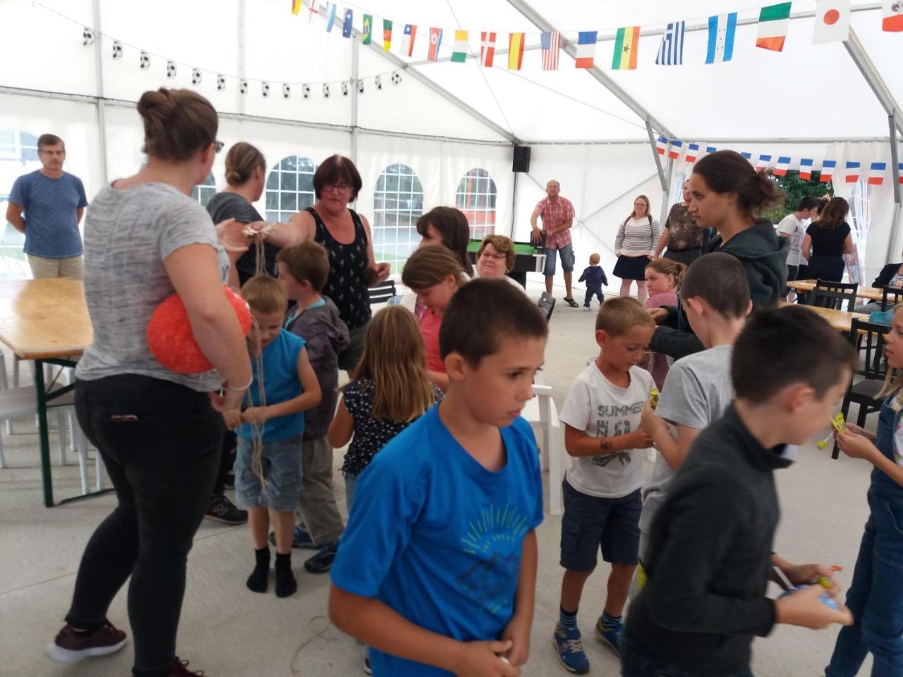 Camping Le Clos De Balleroy Dış mekan fotoğraf